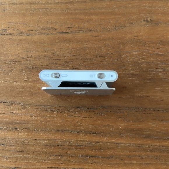 IPod Shuffle - Picture 3 of 4